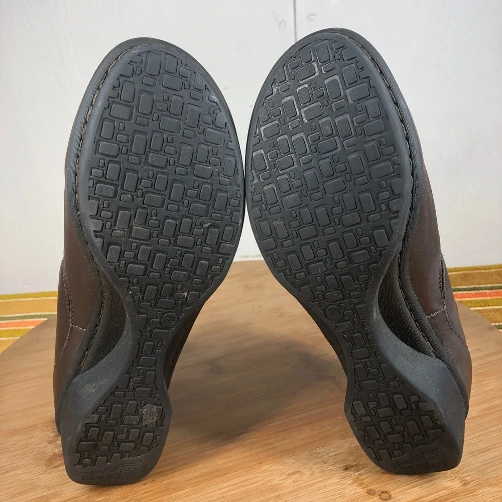 Dansko lynn Womens size 39 shoes brown leather slip on wedge comfort clogs